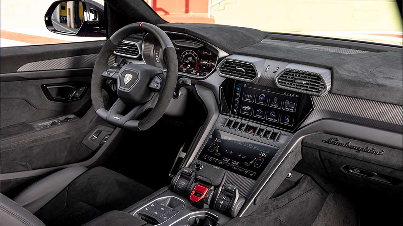 تجربة-لامبورجيني-اوروس-بيرفورمانتي