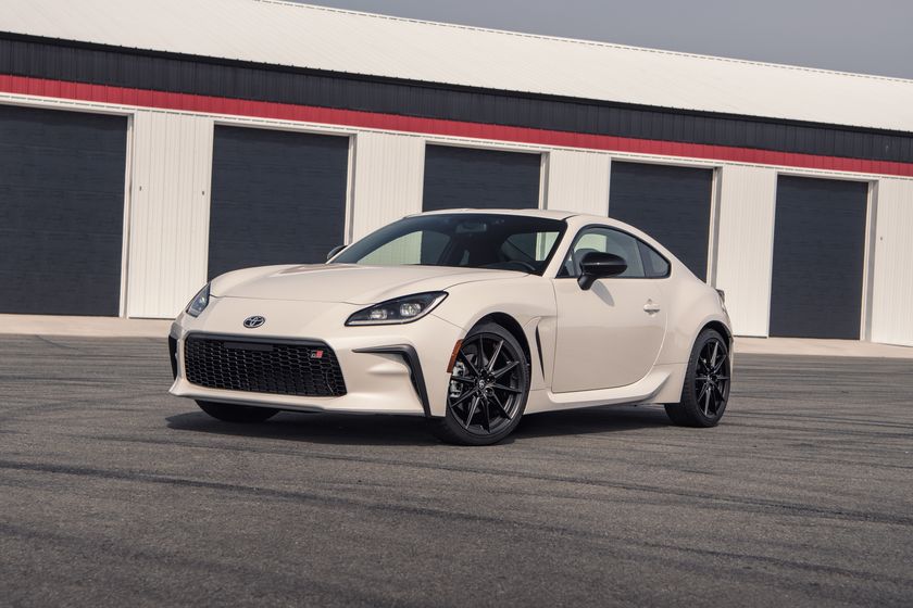 تجربة تويوتا جي ار 86