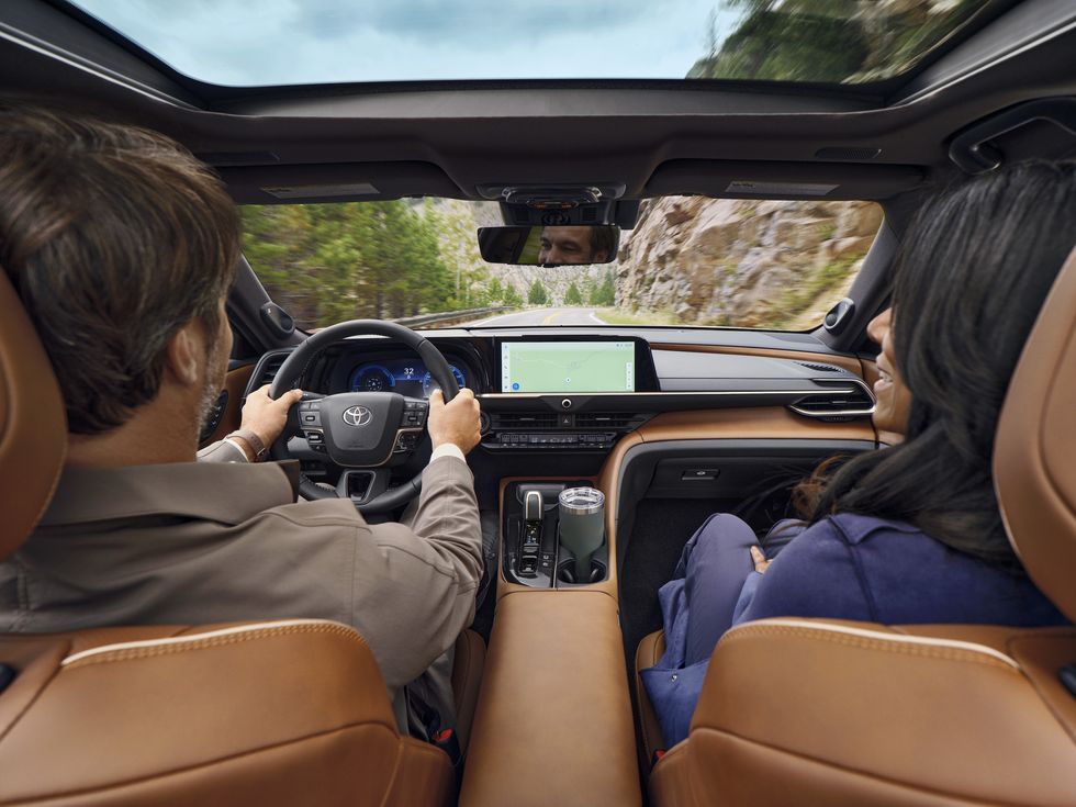 تويوتا كراون سيغنيا 2024