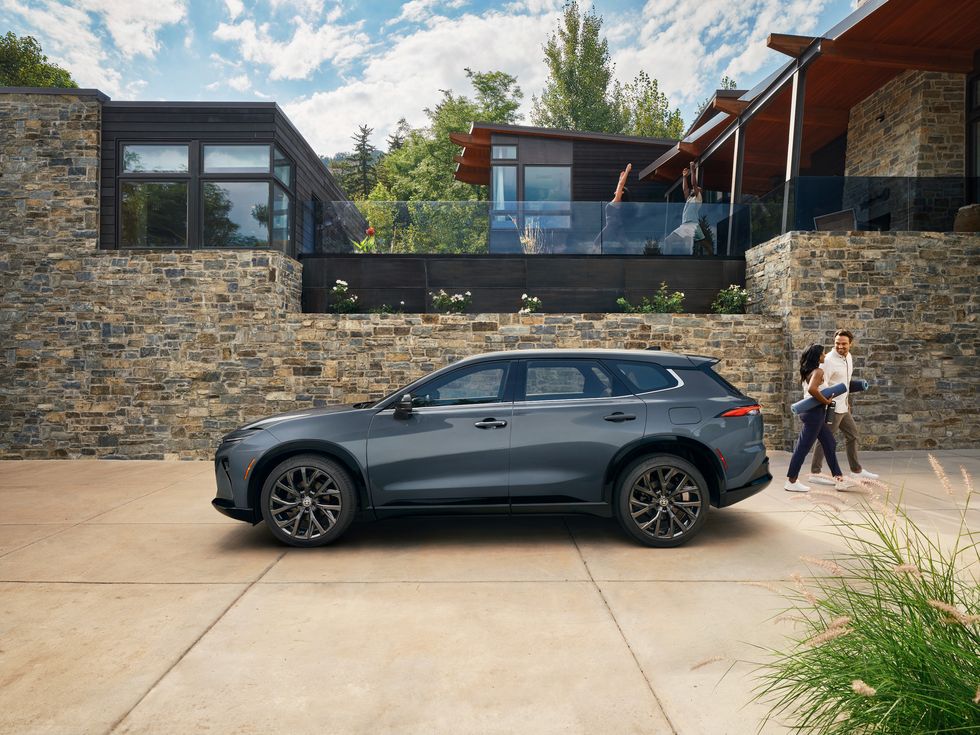 تويوتا كراون سيغنيا 2024