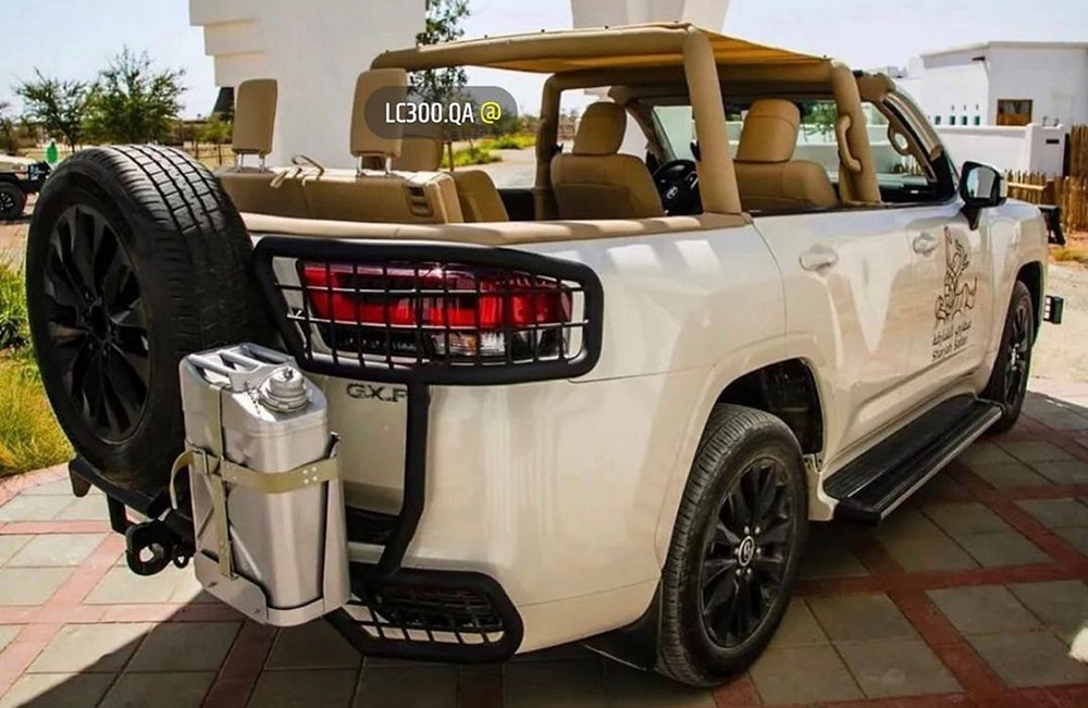 تويوتا لاند كروزر مكشوفة