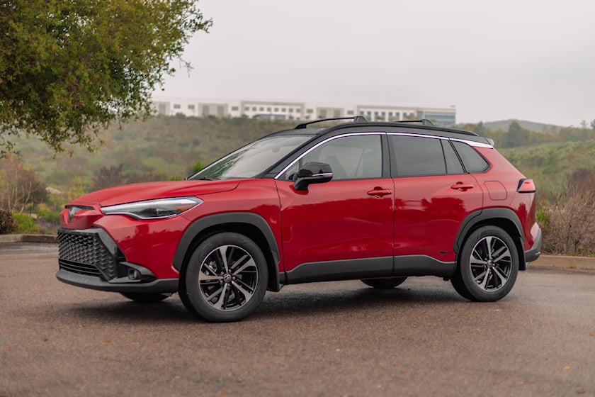 تويوتا كورولا كروس هايبرد