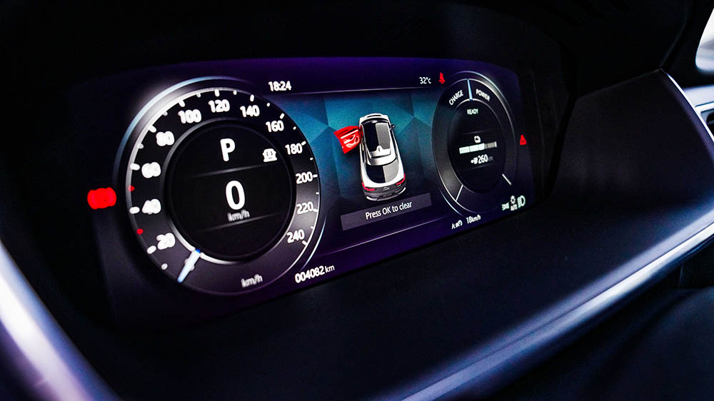 تجربة قيادة جاكوار اي بيس