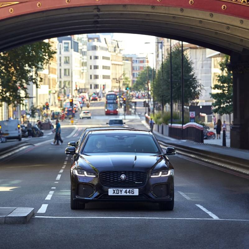 جاكوار XF تنطلق في مطاردة مثيرة في لندن صورة 2