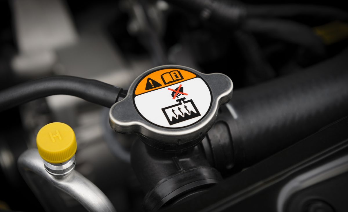 كيف تزيد سائل تبريد الرادياتير في سيارتك