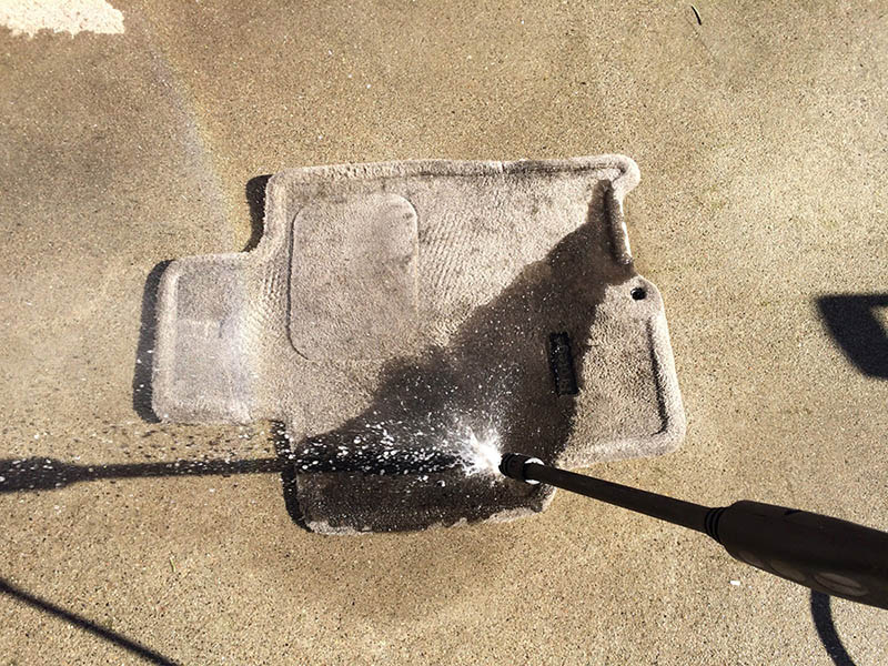 تنظيف سجادات السيارة