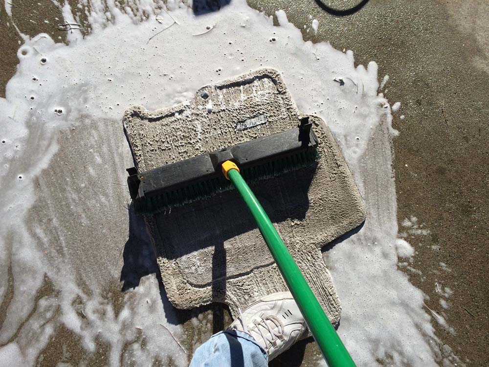 تنظيف سجادات السيارة