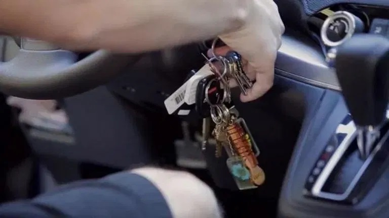 سلسلة المفاتيح الثقيلة تضر بسيارتك