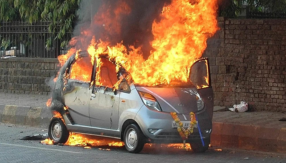 احتراق سيارة كهربائية