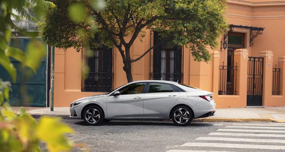 هيونداي إلنترا