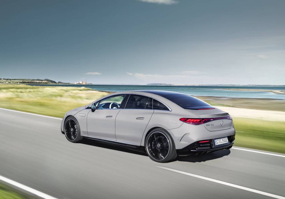 سيارة EQE الجديدة والمواصفات التي تتميز بها EQS بتصميم أكثر إنسيابية صورة 2