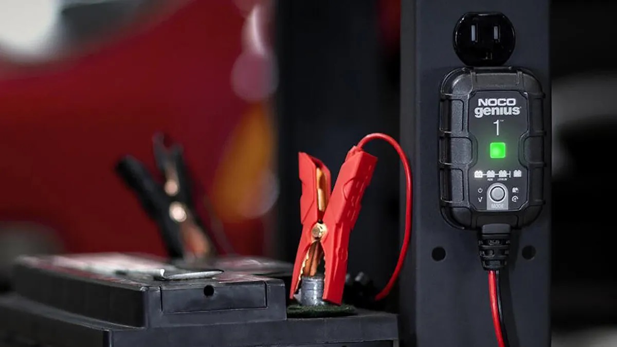 بطارية السيارة