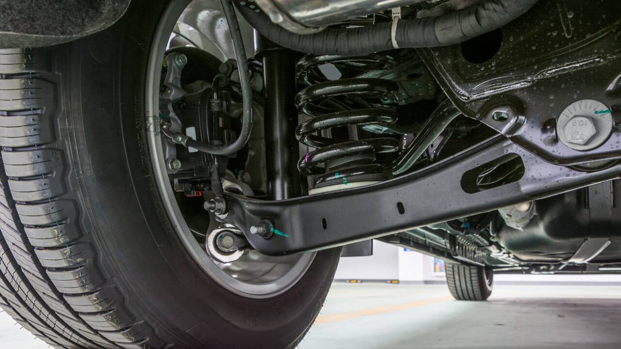 طقطقة في السيارة