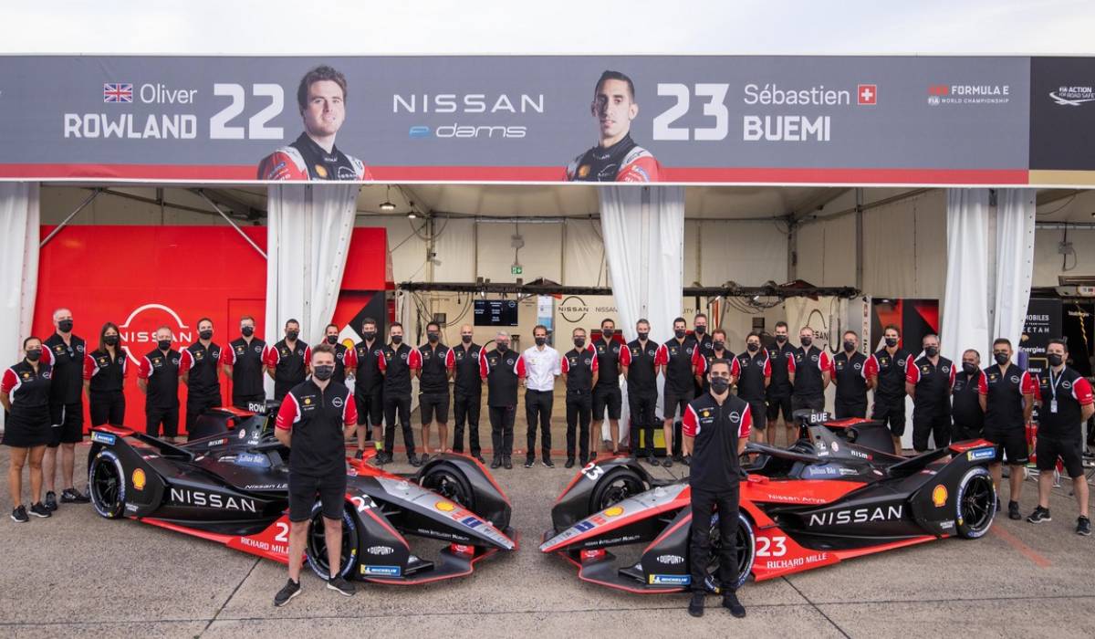 فريق نيسان إي. دامس يعتلي منصة التتويج في السباق النهائي من بطولة العالم للفورمولا إي صورة 2