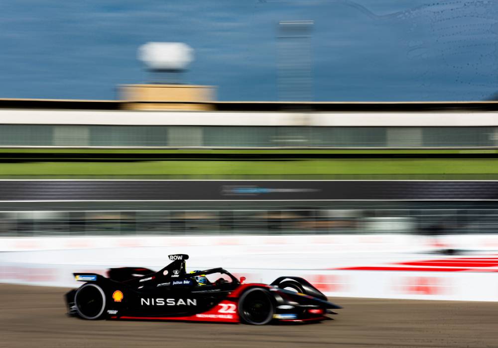فريق نيسان إي. دامس يعتلي منصة التتويج في السباق النهائي من بطولة العالم للفورمولا إي صورة 3
