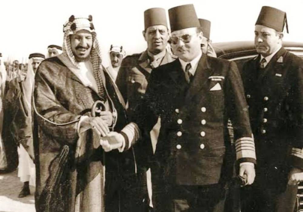 قصة صورة الملك عبدالعزيز بصحبة الملك فاروق في عربة ملكية صورة 2