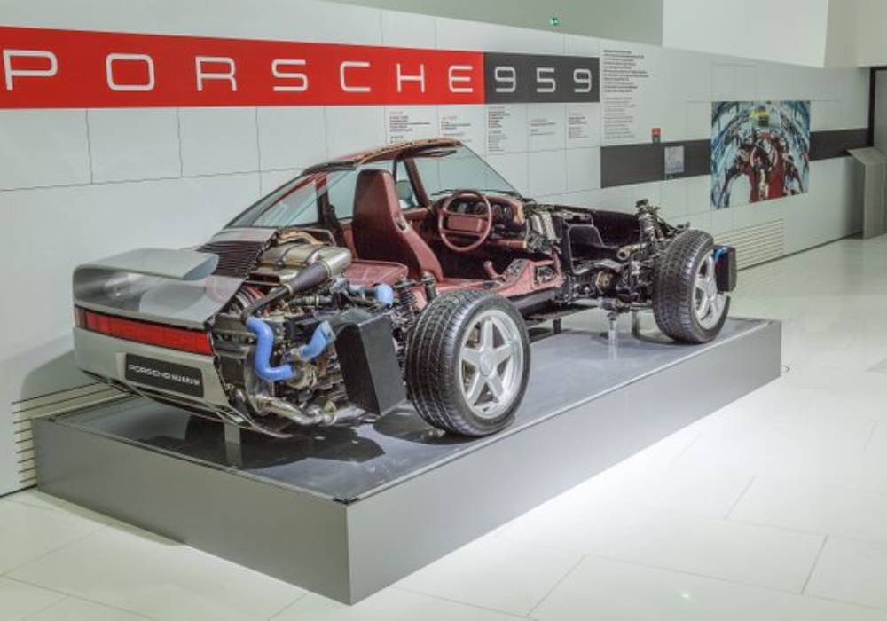 قصة غريبة جمعت بيل غيتس مع بورشه 959 وكيف استطاع التلاعب لاستيرادها صورة 4