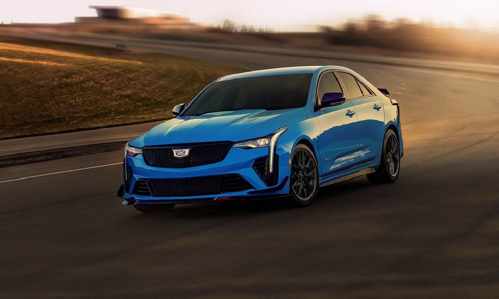 كاديلاك سي تي 4 في بلاك وينج