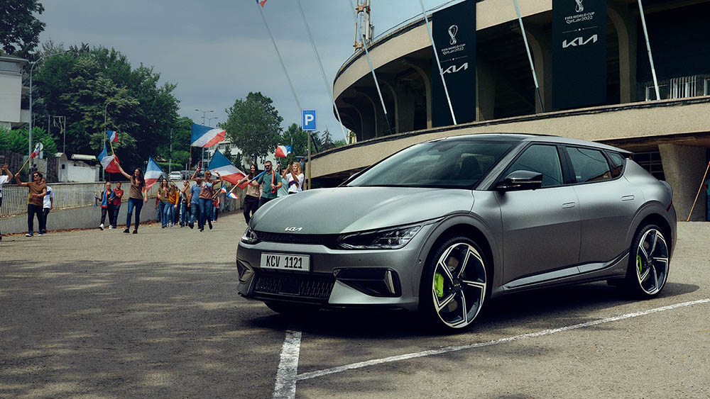 سيارة كيا" إي في 6 جي تي لاين"