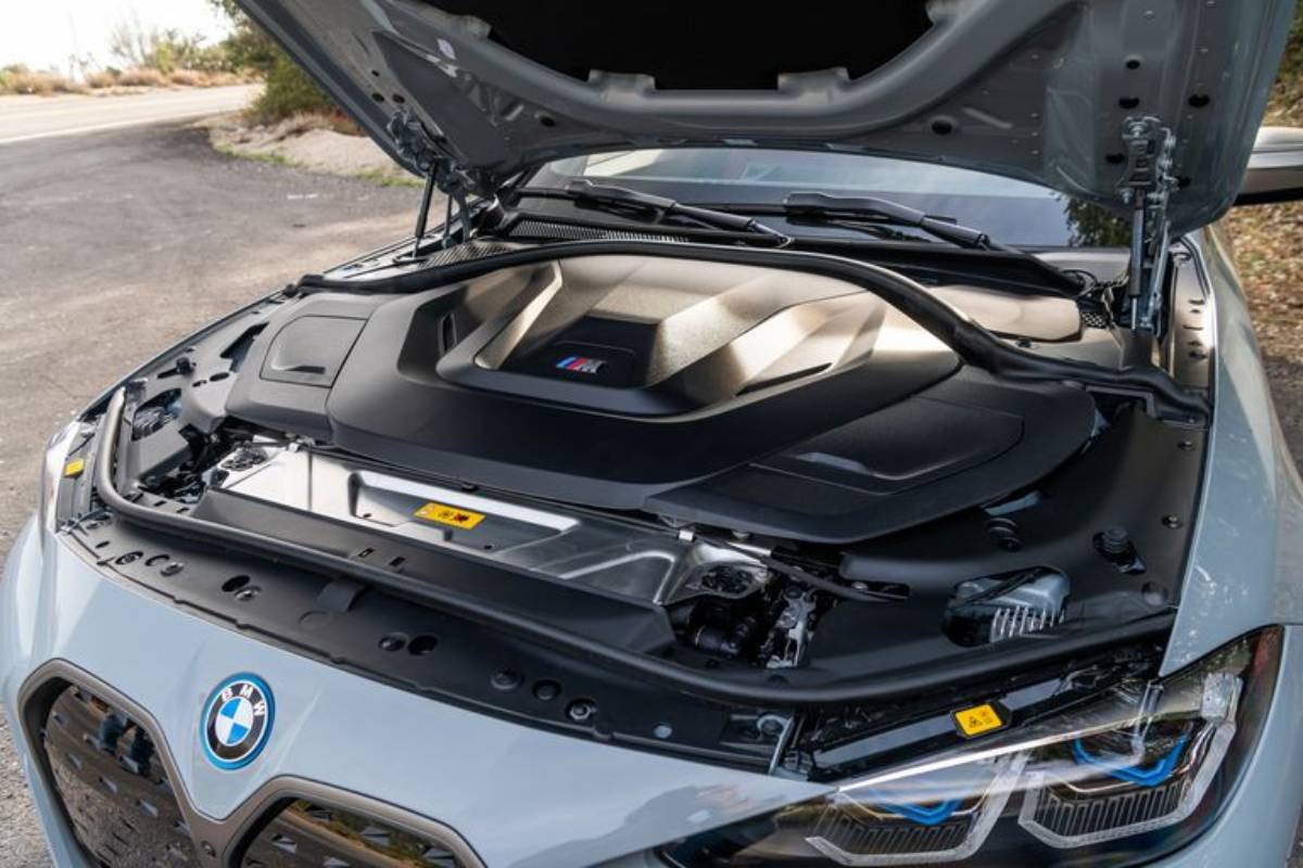 بي ام دبليو وبيريللي