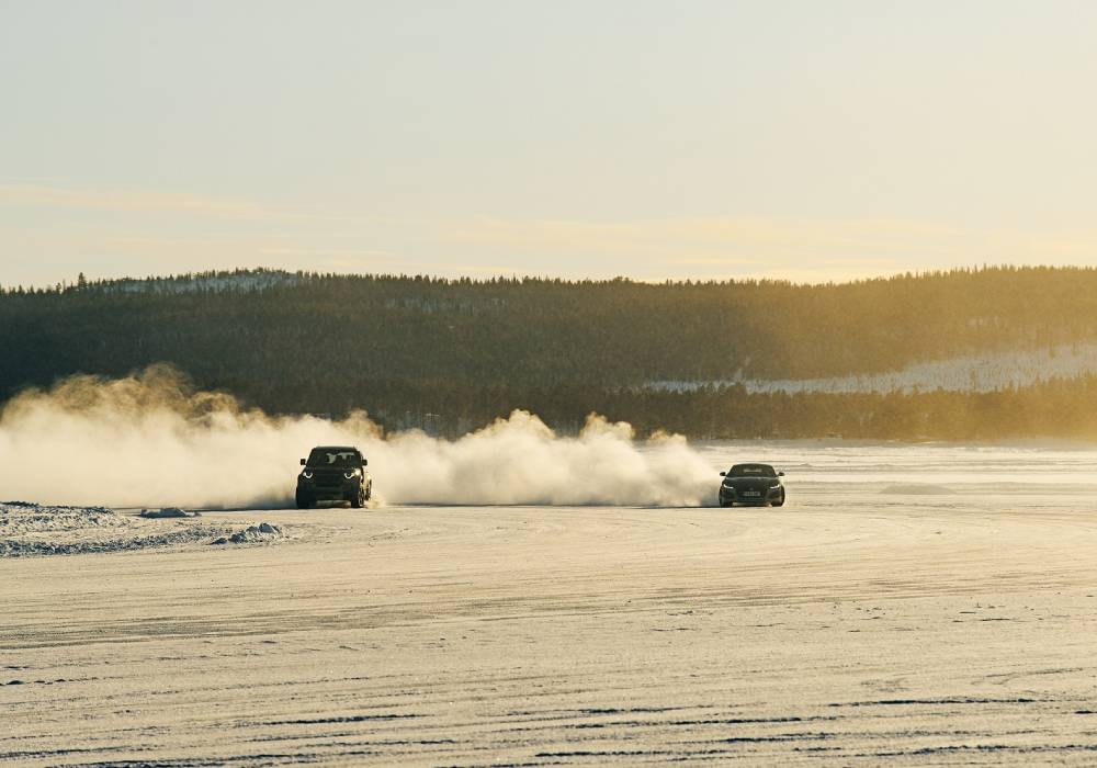 مغامرات قطبية على الجليد مع سيارات جاكوار ولاند روڤر صورة 3