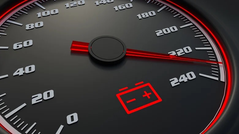 مولد الكهرباء في السيارة