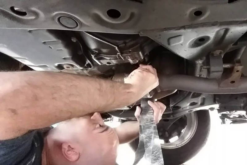 خروج الماء من عادم السيارة