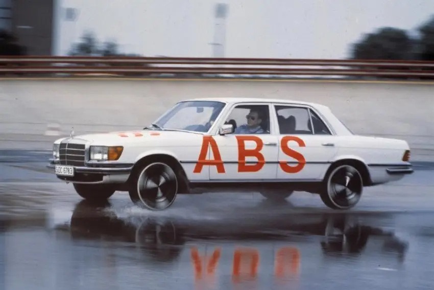تقديم نظام ABS إلى العالم