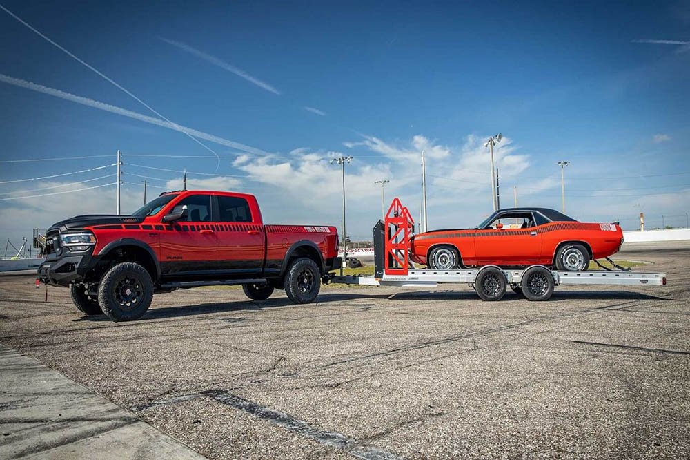 نقل السيارة على رافعة