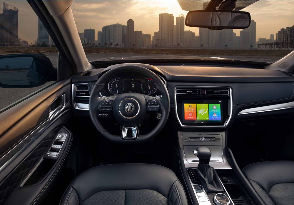 _الصورة 3 - المقصورة الداخلية MG_RX8_Black_Edition