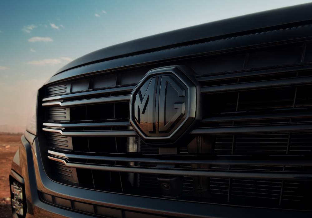 __الصورة 2 - الشبك الأمامي MG_RX8_Black_Edition_