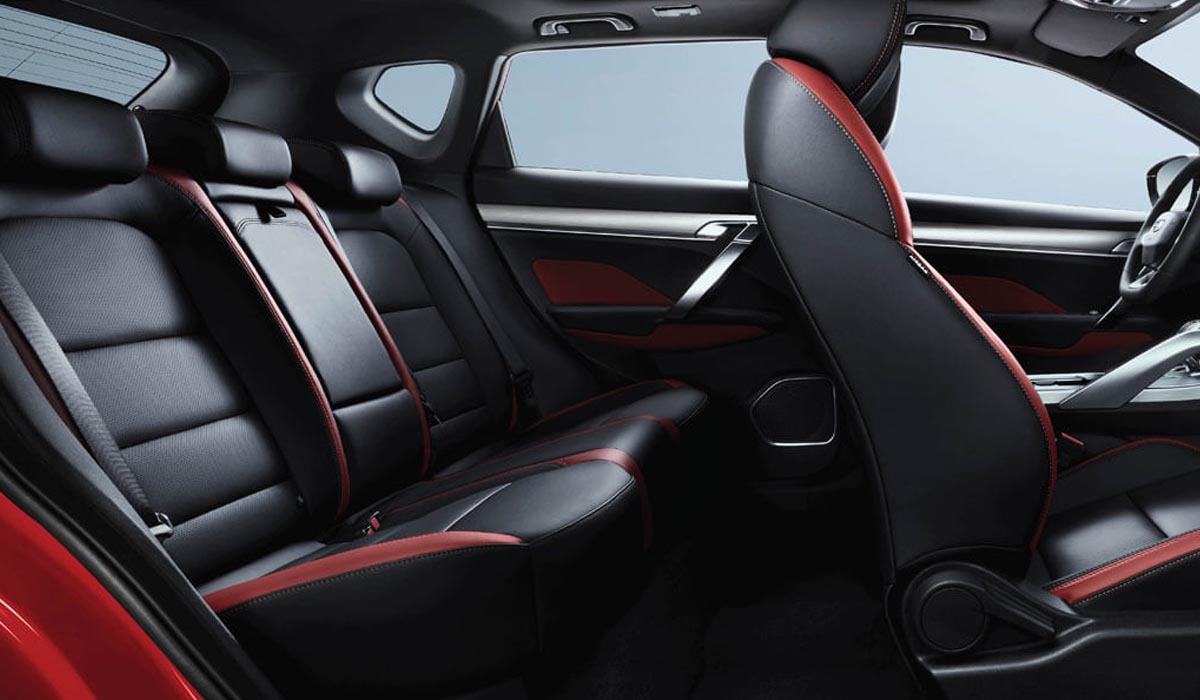 جيلي كولراي من الداخل