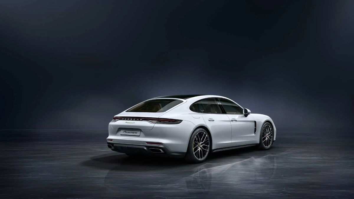 بورش باناميرا 2022