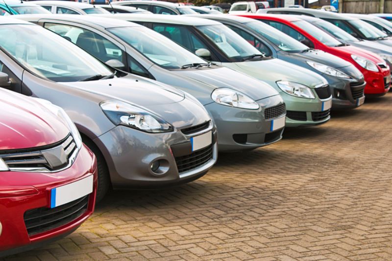 مدرسة تعليم قيادة السيارات للنساء