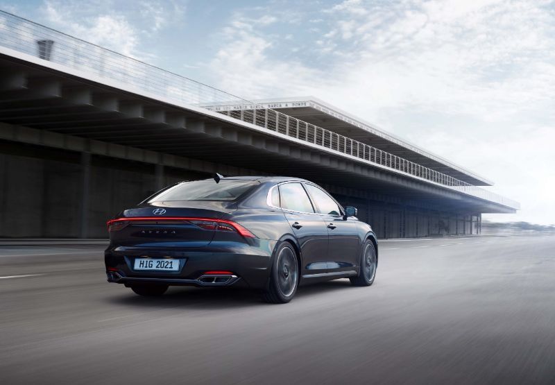 سيارة ازيرا