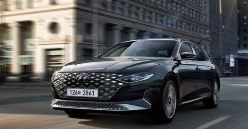 سيارة ازيرا