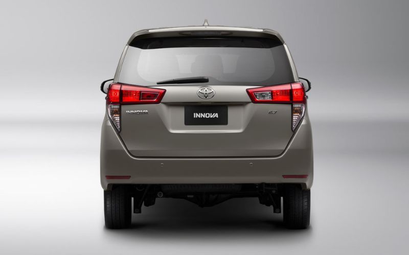 سيارة انوفا