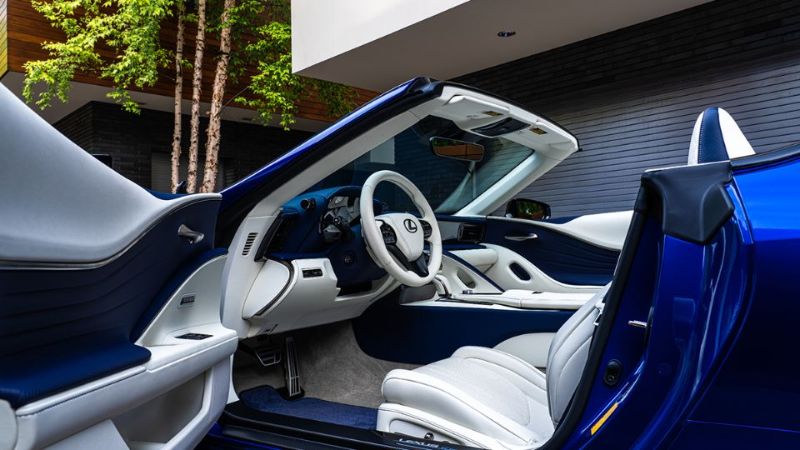 لكزس من الداخل