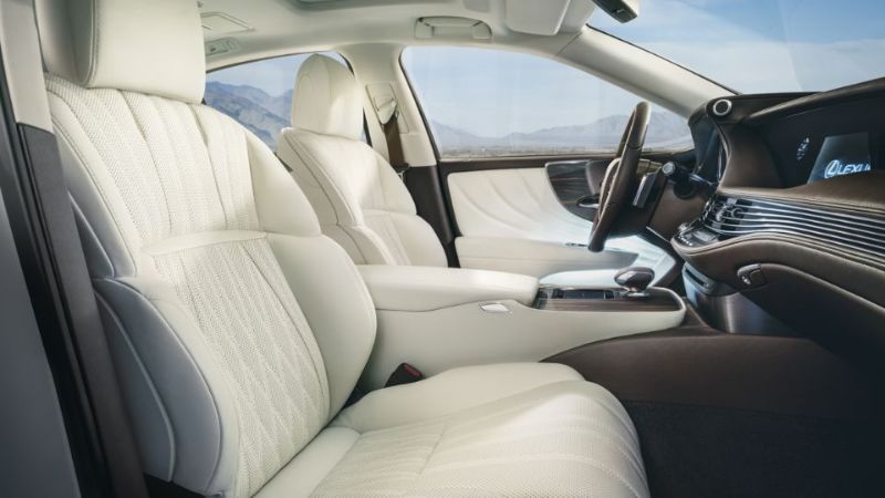 لكزس من الداخل