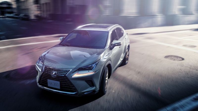 جيب لكزس صغير