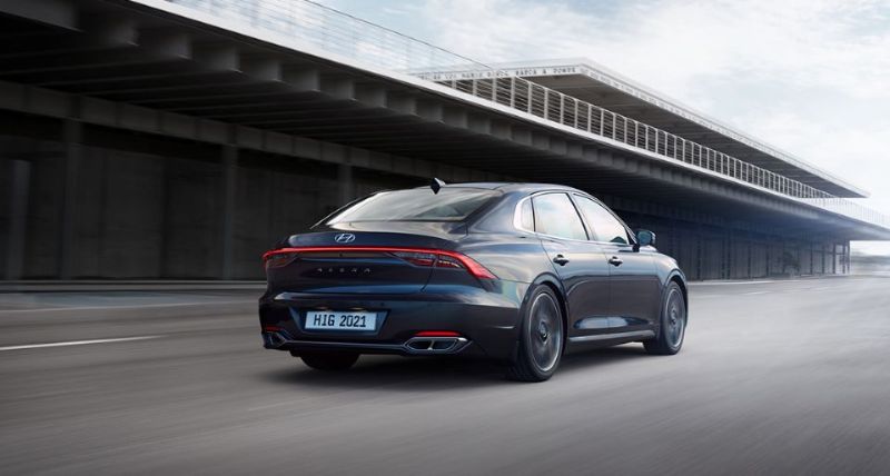 سيارة أزيرا