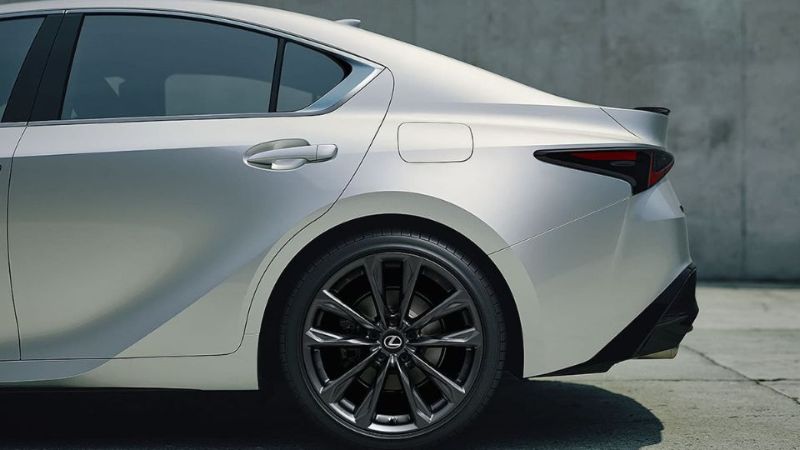 السيارة لكزس