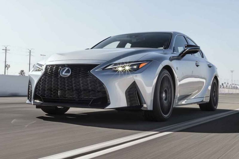 السيارة لكزس