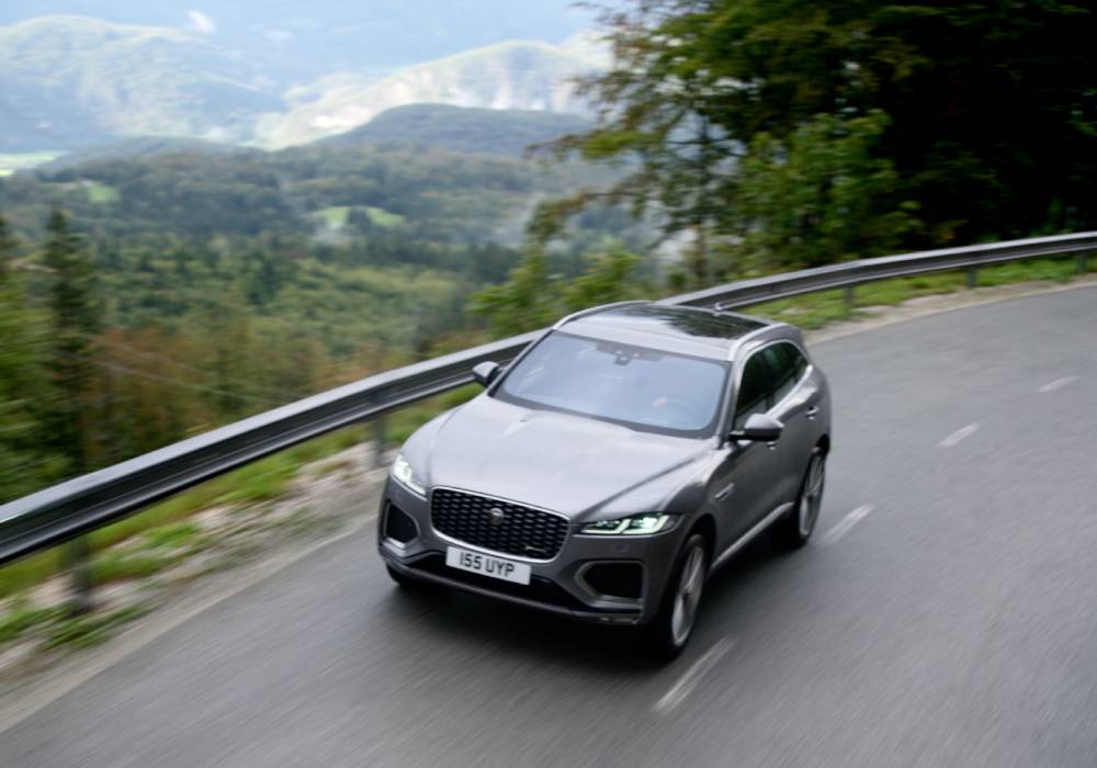 منسق الأغاني والمنتج إم كيه يُعدّ موسيقى تصويرية لإطلاق سيارة جاكوار F-PACE الجديدة صورة 3