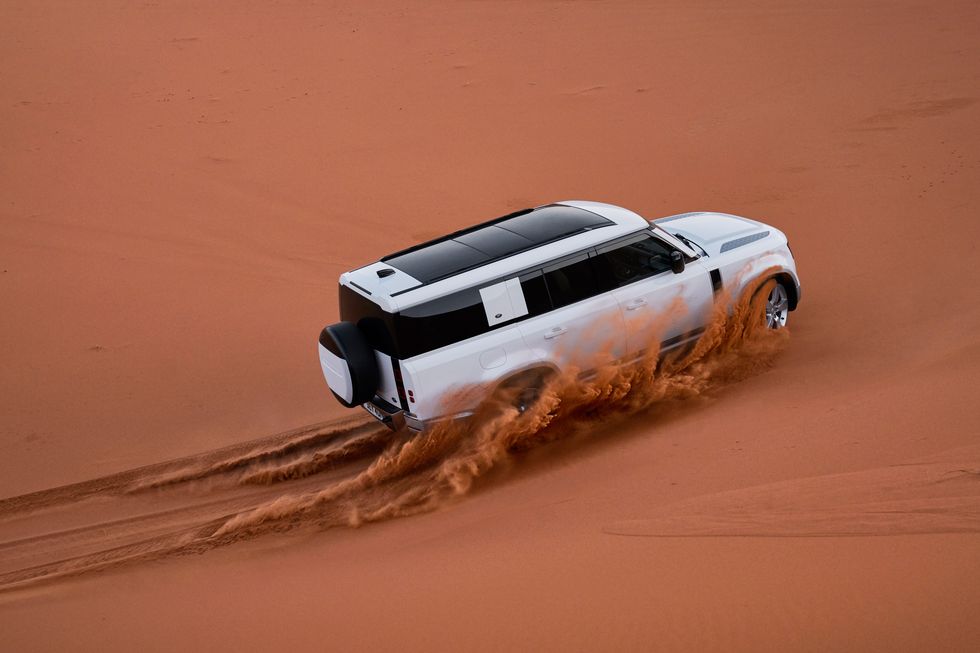 سيارة ديفندر