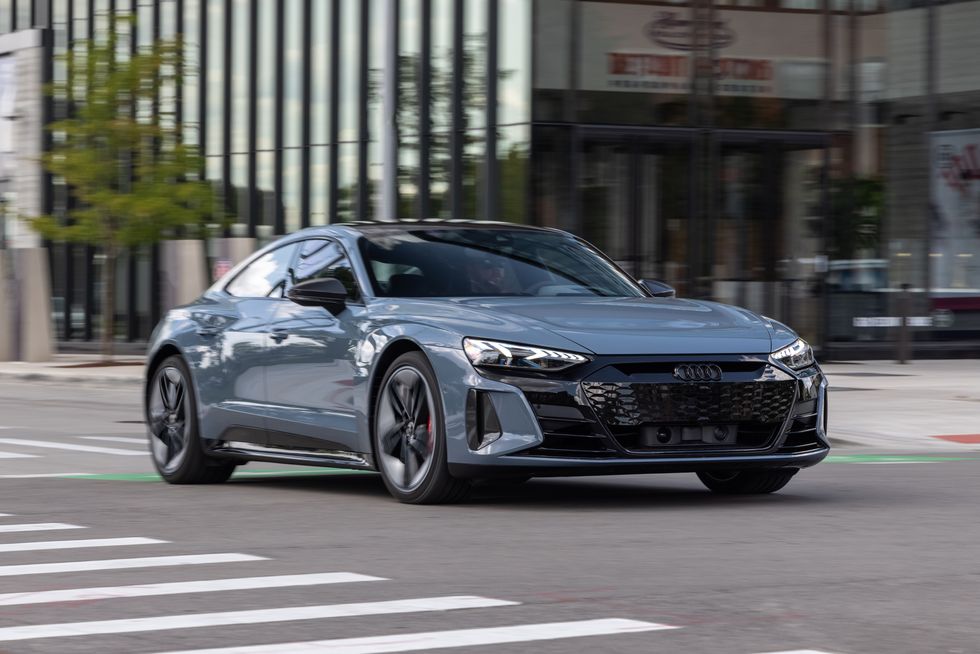 سيارة كهرباء أودي إي ترون