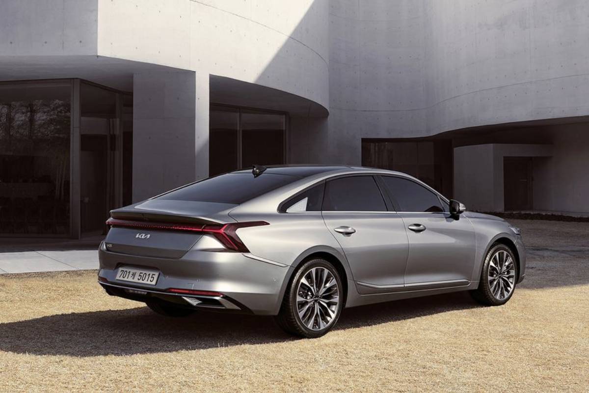 سيارة كيا كادنزا 2023