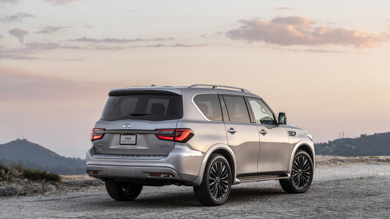 إنفينيتي كيو اكس 80 من الخلف