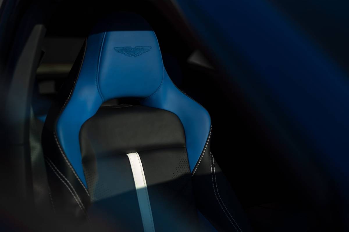 استون مارتن دي بي اكس 707