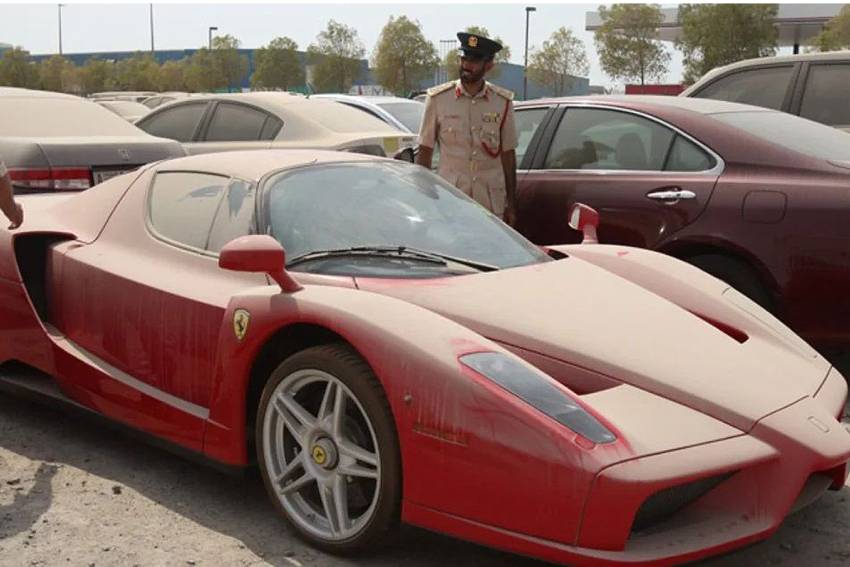 سيارات مهجورة